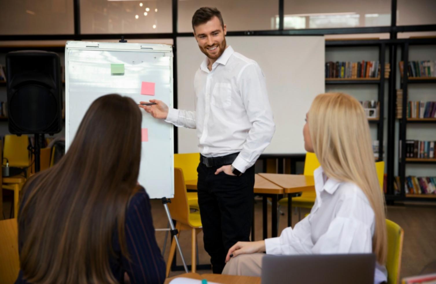 Aula formazione con postazioni attrezzate per nail extension